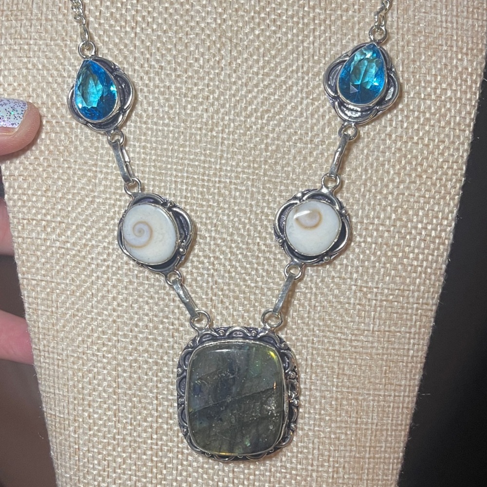 Elegant Silvertone and Blue Gemstone Necklace